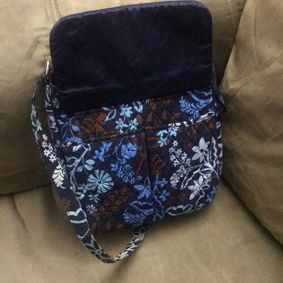 Vera Bradley Carson mailbag crossbody,barely used - Picture 4 of 6